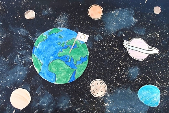 Bild von verschiedenen Planeten mit dunklem Hintergrund