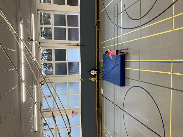 Handball-&Uuml;bung in der Turnhalle