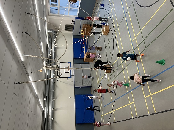 Handball-&Uuml;bung in der Turnhalle 3