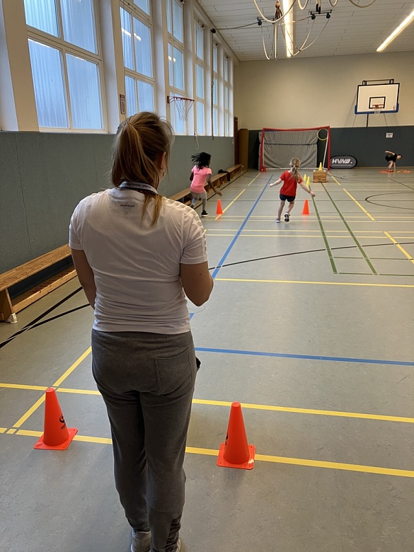 Bild von sprintenden Kindern