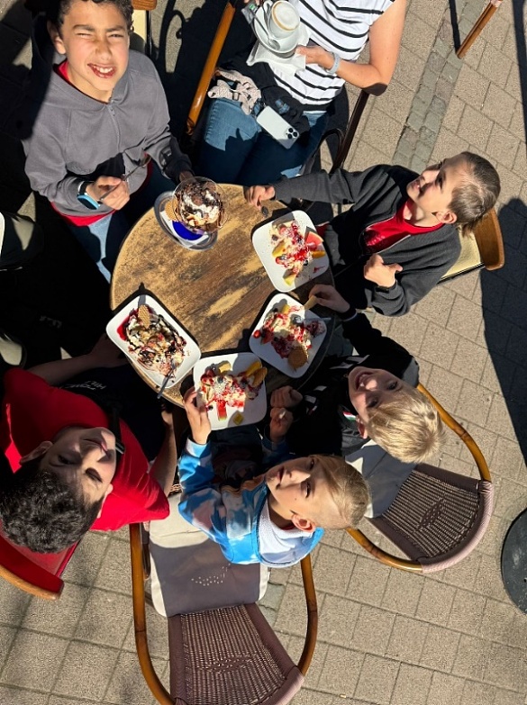 Bild von Kindern beim Essen
