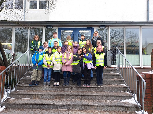 Bild der Streitschlichter:Innen mit der Lehrerin Frau Eilers